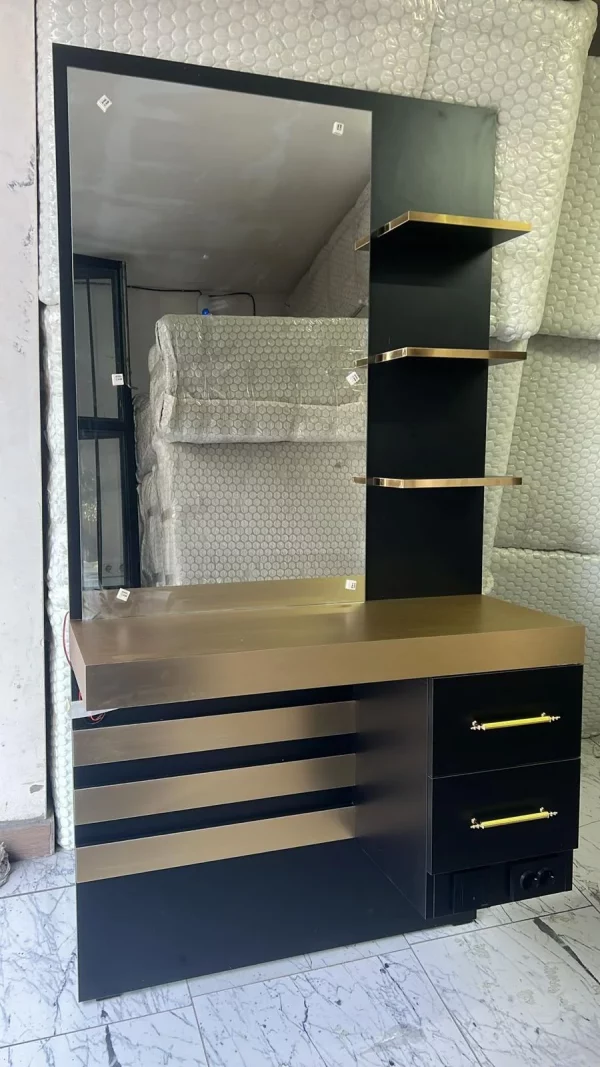 Le Marcelin – Coiffeuse – Image 2
