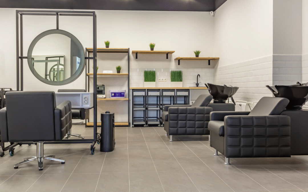 Le Re-Styling à Faible Coût : 5 Idées de Rénovation de Salon de Coiffure en Utilisant Seulement les Accessoires et Meubles d&rsquo;Appoint Destock Coiff (Boostez Votre Rentabilité)