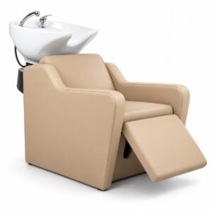 Bac à shampoing électrique beige avec repose-pieds déployé, vu sur fond blanc